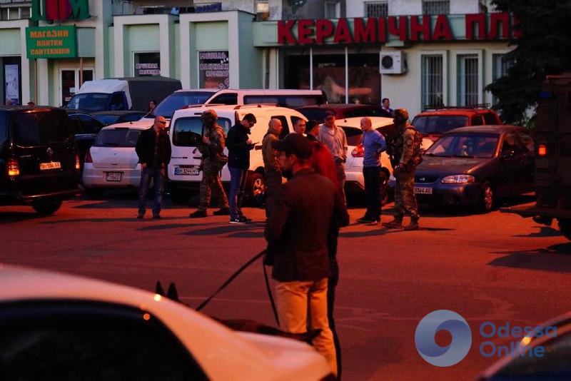 Полиция и СБУ ищут взрывчатку на Черемушках в Одессе (фото, обновлено)