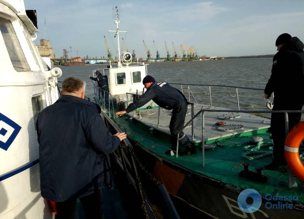 Одесская область: пиротехники обезвредили две морские мины для подводных лодок (видео)