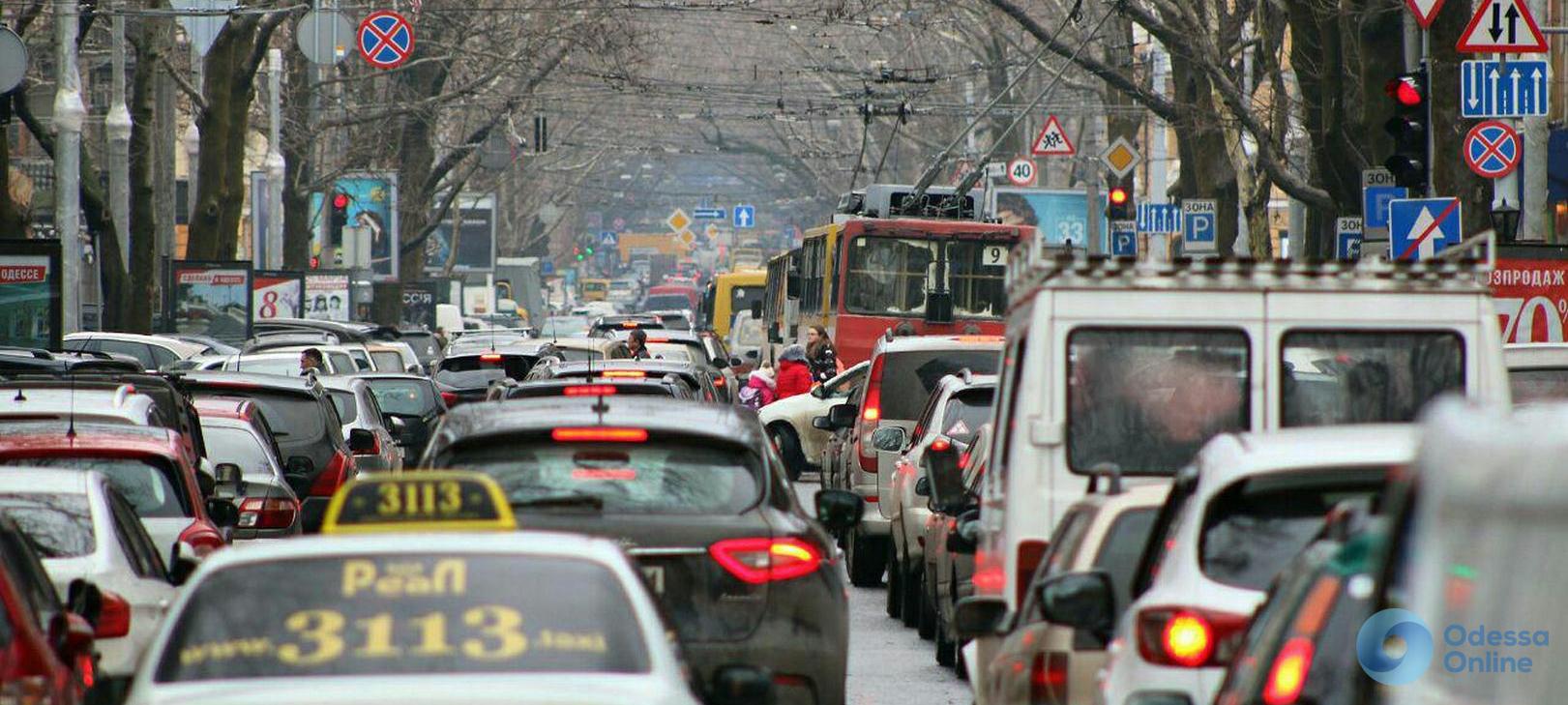 Одесские пробки: ДТП и дорожные работы заблокировали пути к центру города