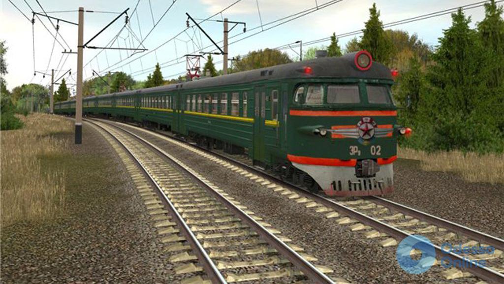 Одесская железная дорога: «Жигули» пенсионера попали под два поезда