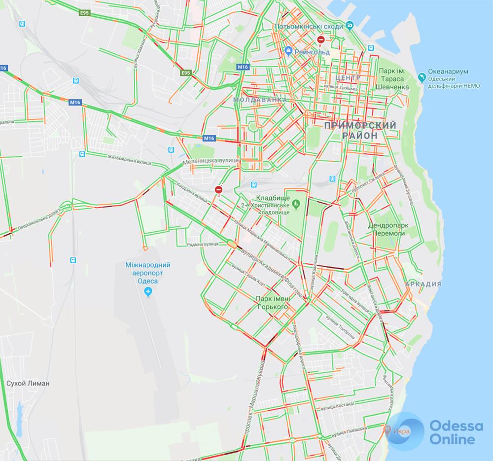 Одесские пробки: ДТП заблокировало Николаевскую дорогу