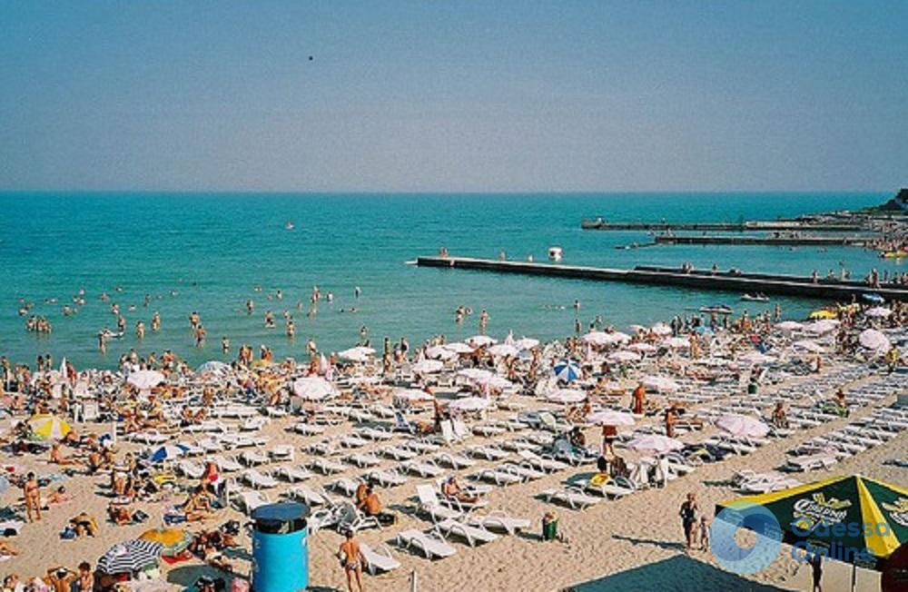 Лето близко: в Одессе приводят в порядок пляжный инвентарь