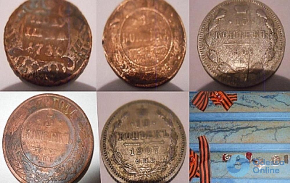 Трое иностранцев пытались провезти в Одессу старинные монеты и георгиевские ленты