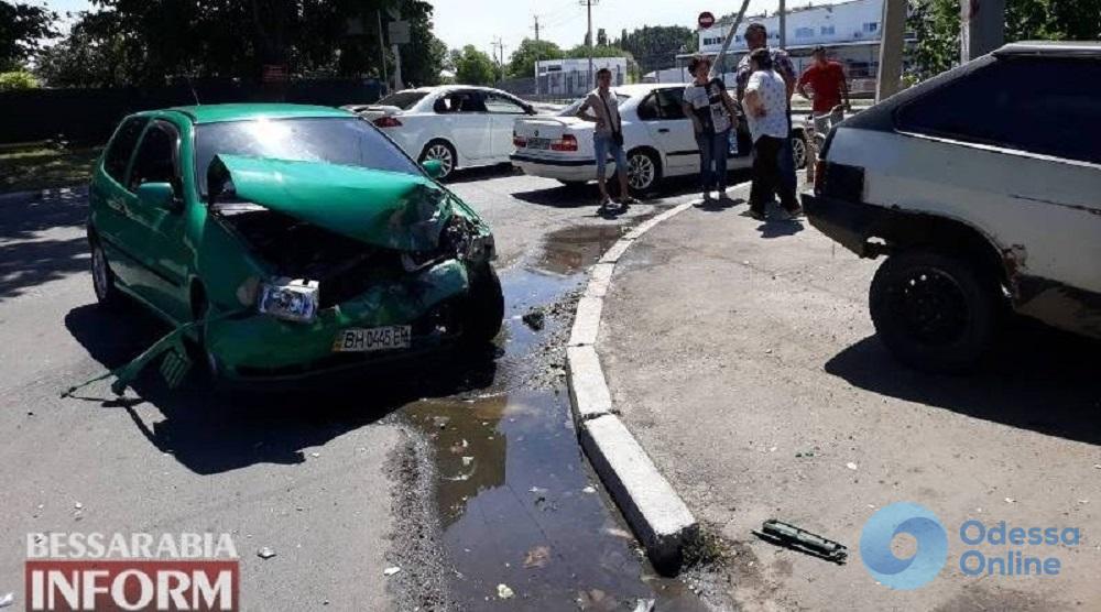 ДТП в Измаиле: от удара одну из машин выбросило на обочину