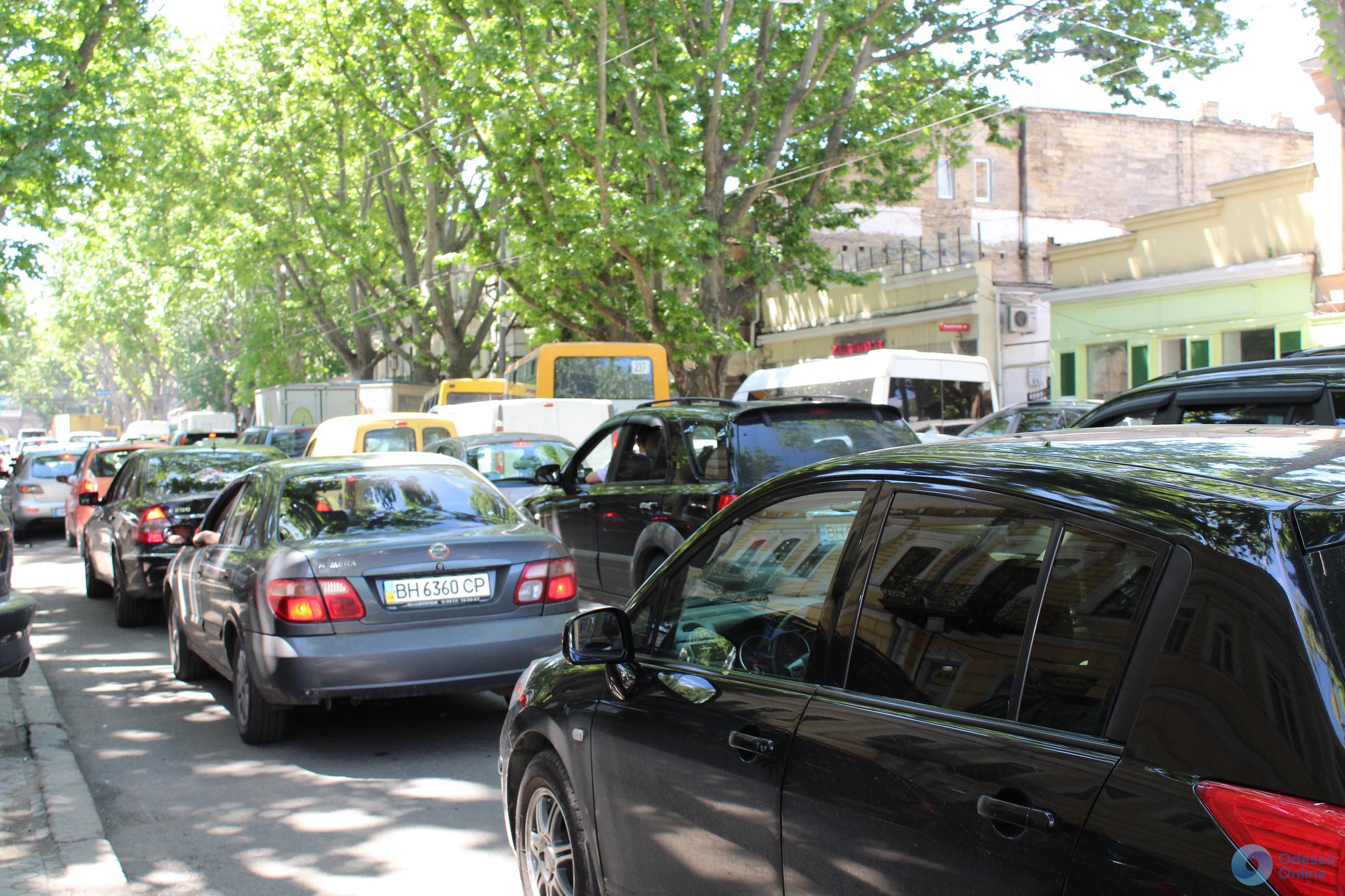 Дорожная обстановка в Одессе: тянучки и пробки по всему городу