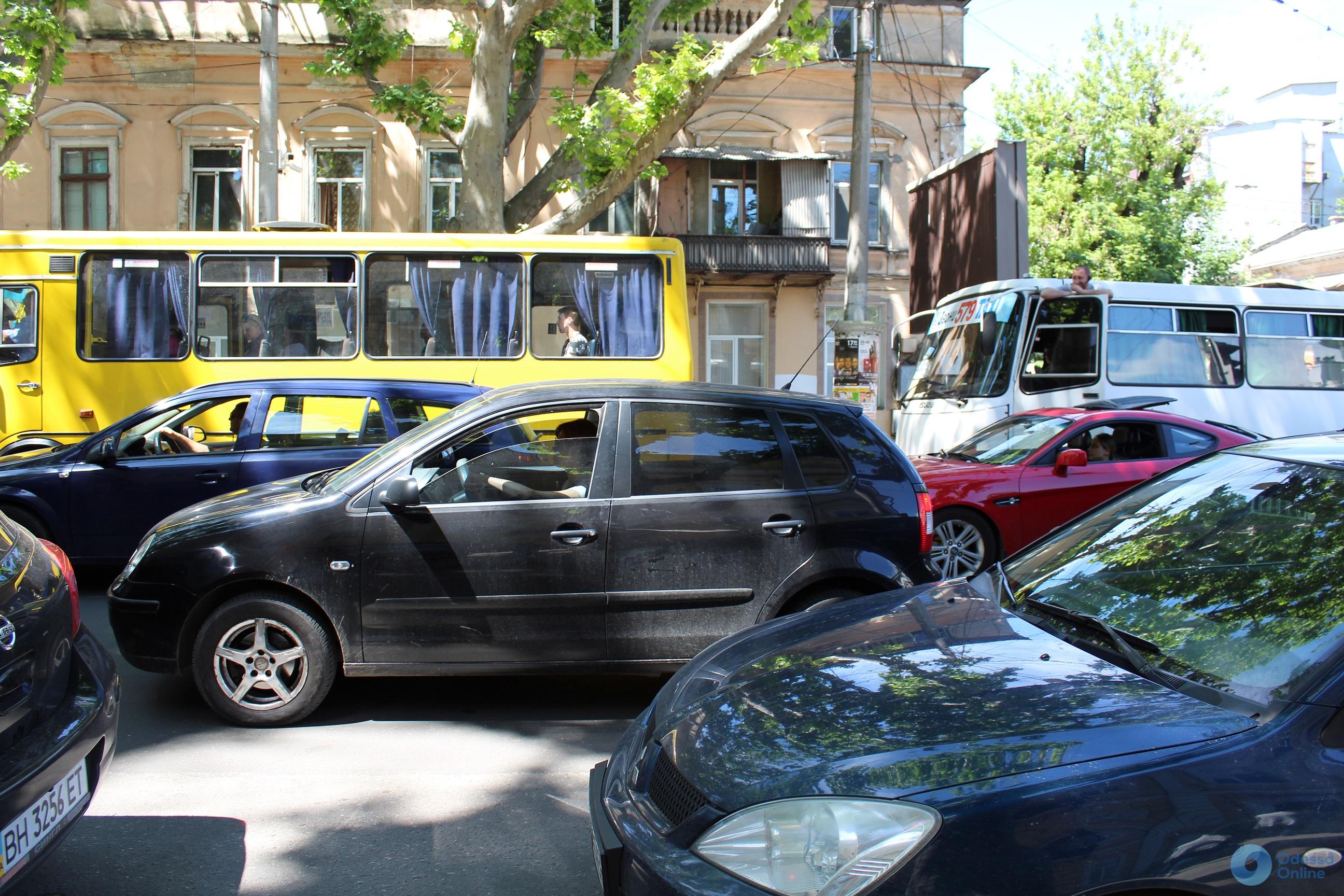 Дорожная обстановка: ДТП на Николаевской дороге, пробки на поселке Котовского и в центре