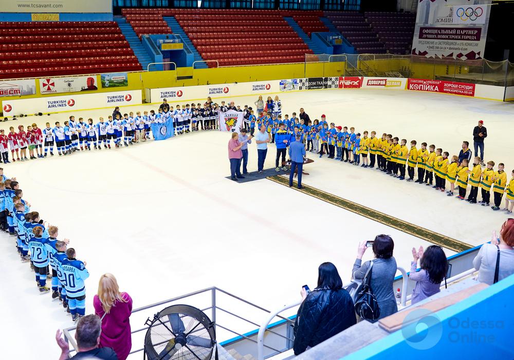 В Одессе определили призеров всеукраинского хоккейного турнира, награждал счастливчиков легендарный Дмитрий Христич