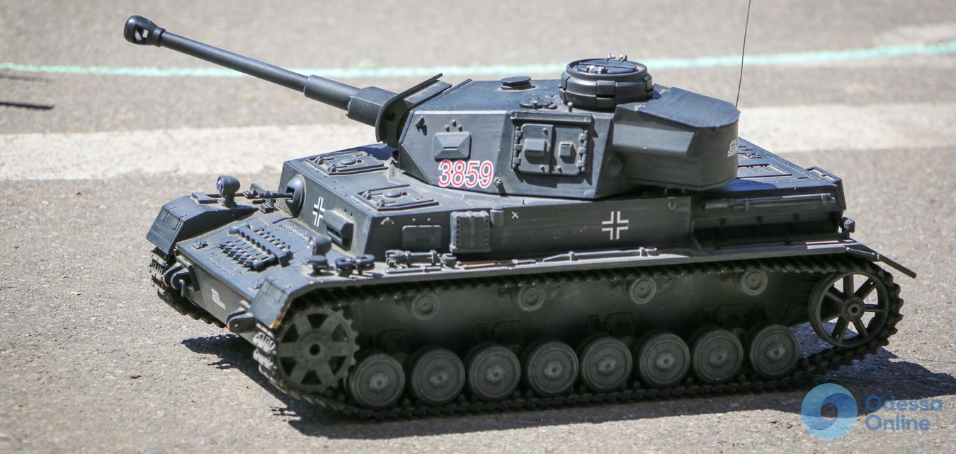 World of tanks в парке Шевченко: битва радиоуправляемых моделей (фоторепортаж)