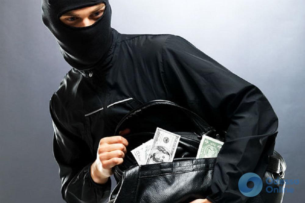 В Одессе арестовали двух грабителей «быстрых кредитов»