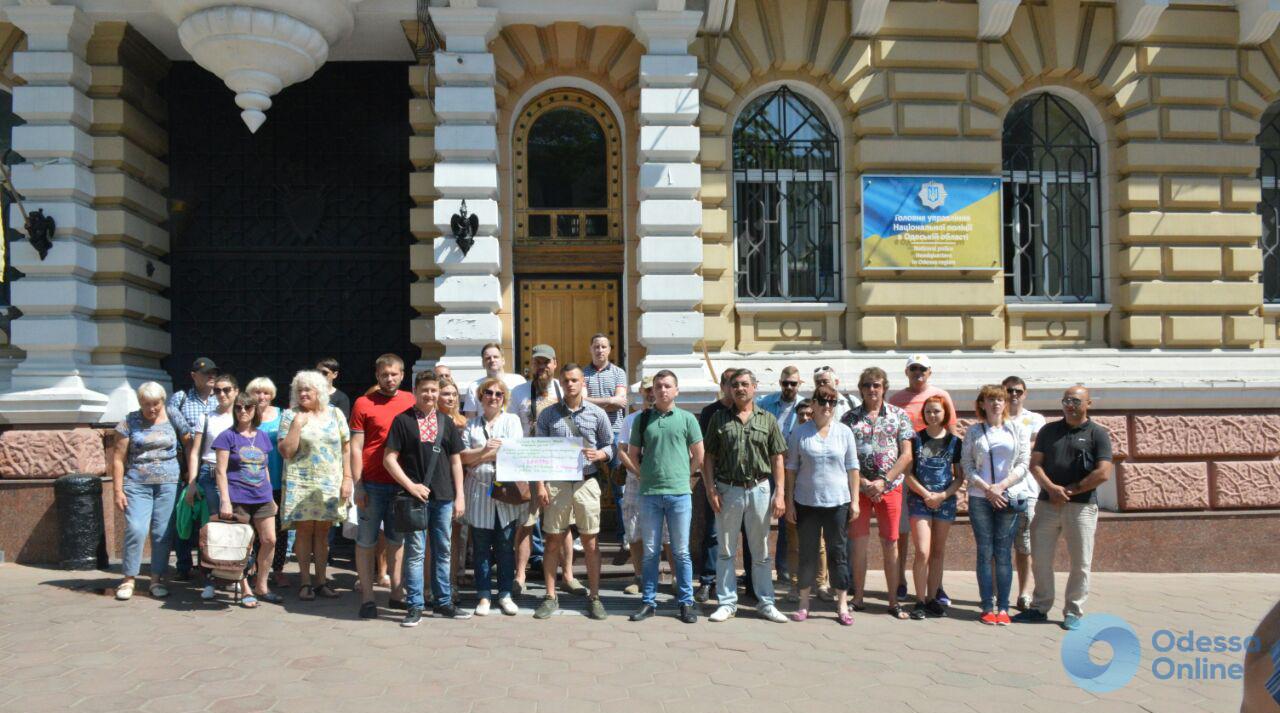 Резня с участием Стерненко: одесские активисты пикетируют полицию и говорят о самообороне