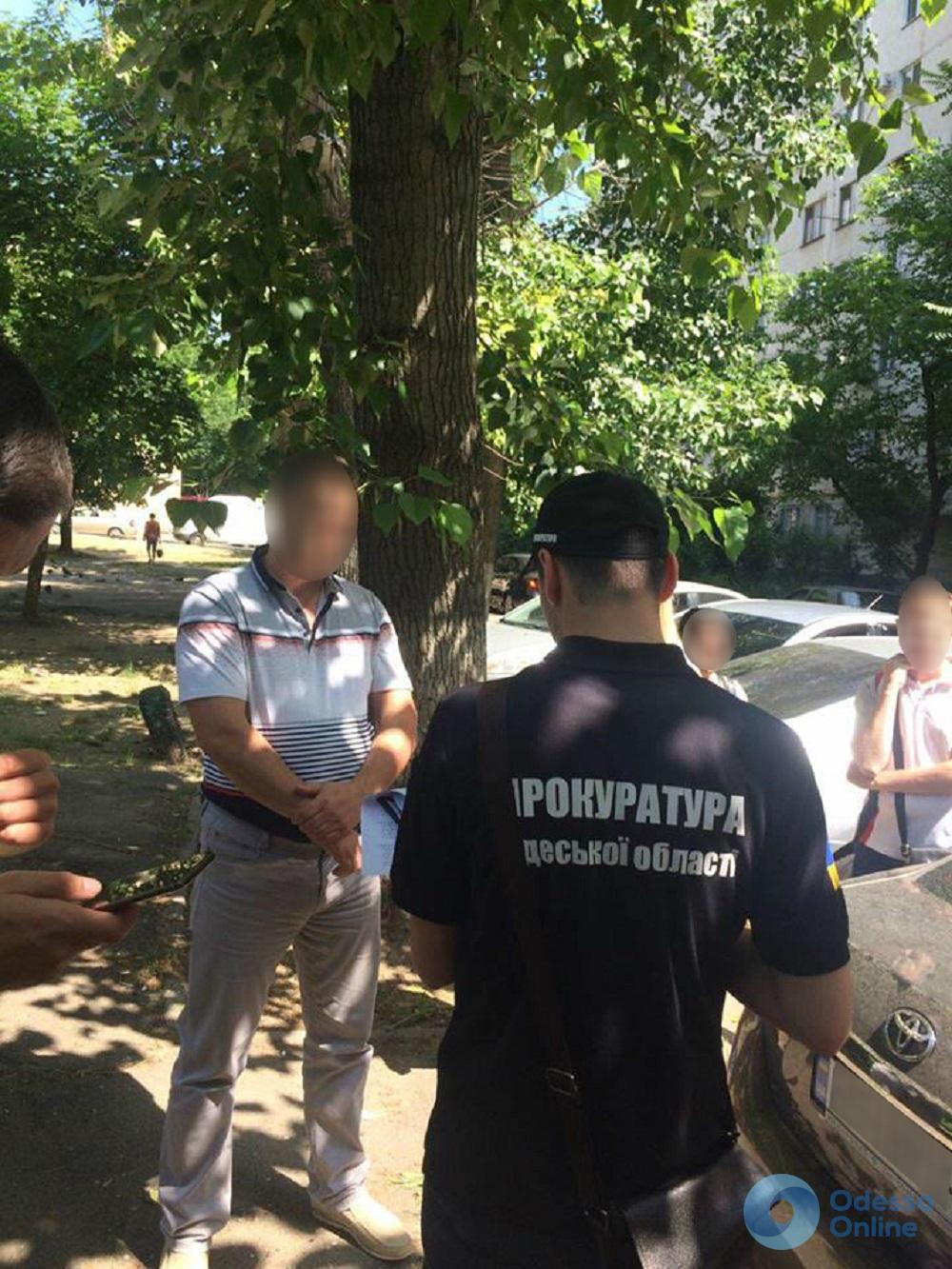 Требовали 55 тысяч гривен: в Одессе двое чиновников ГФС погорели на крупной взятке