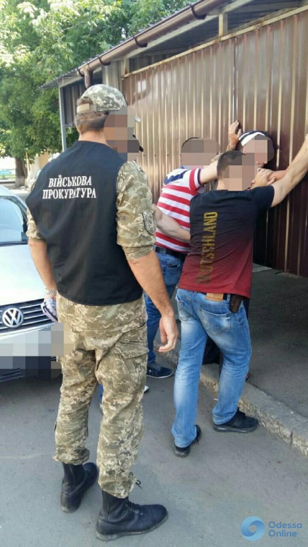 Переделывал и продавал: в Одесской области задержали торговца оружием