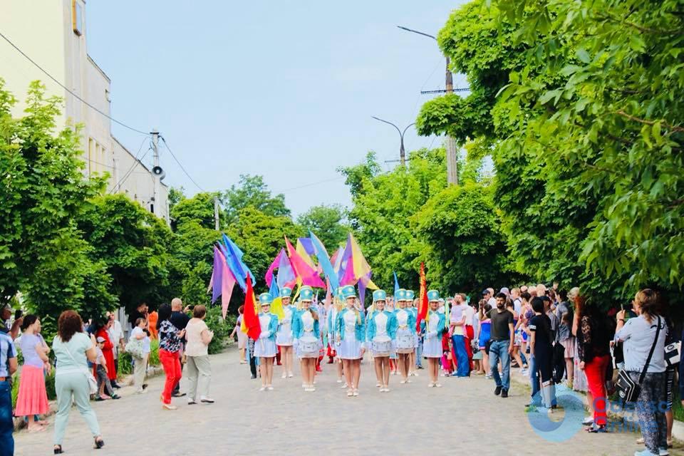 Красочный парад и торт-крепость: Белгород-Днестровский отметил День города