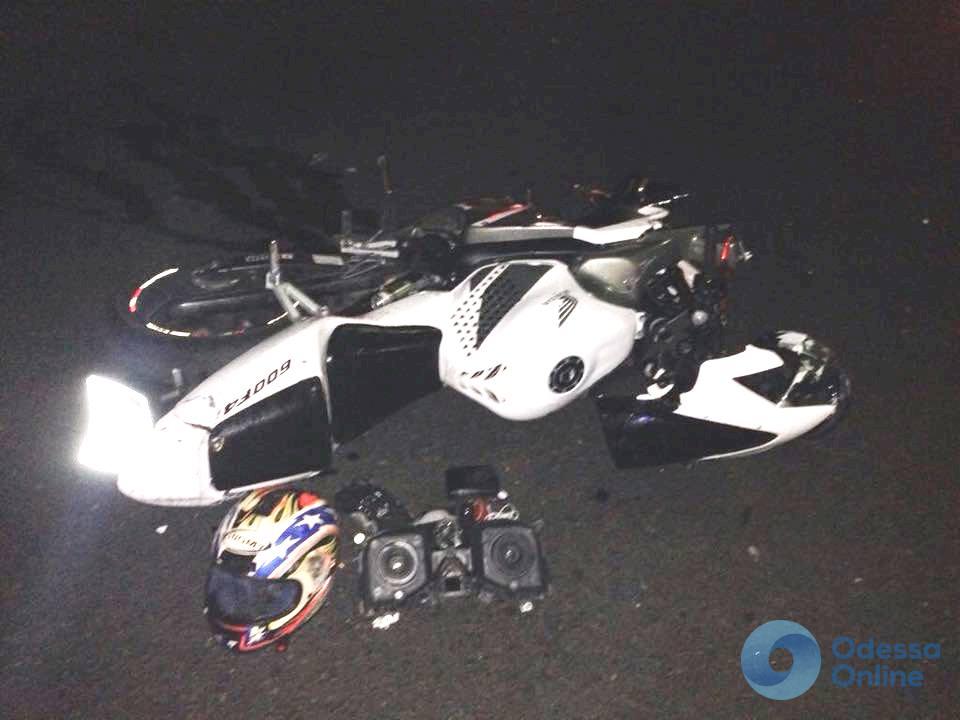В центре Одессы мотоциклист сбил пешеходов: пострадали четыре человека