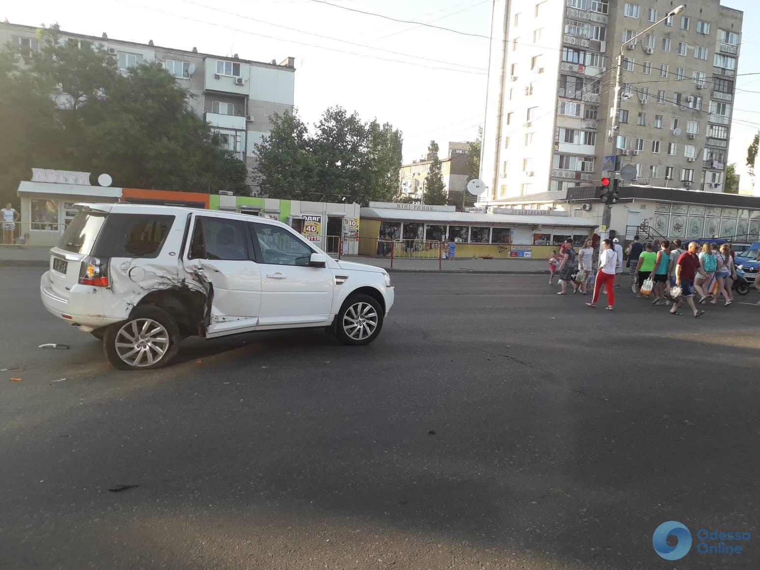 ДТП парализовало движение на поселок Котовского в Одессе