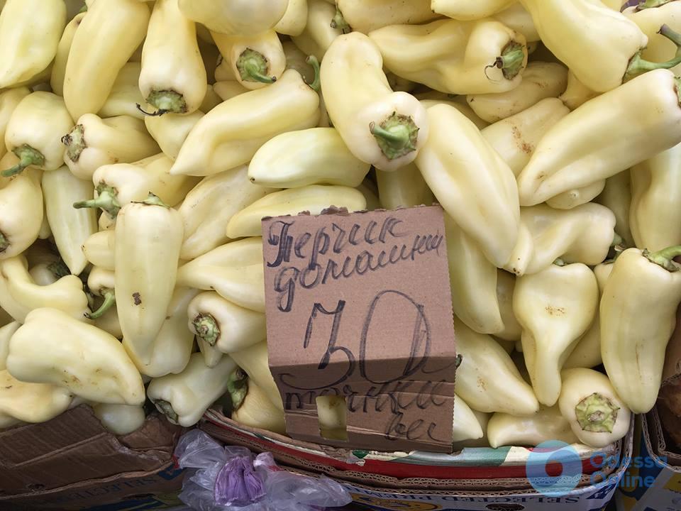 «Золотые» лимоны, черешня Франц Иосиф и капуста кольраби: актуальные цены на одесском «Привозе»