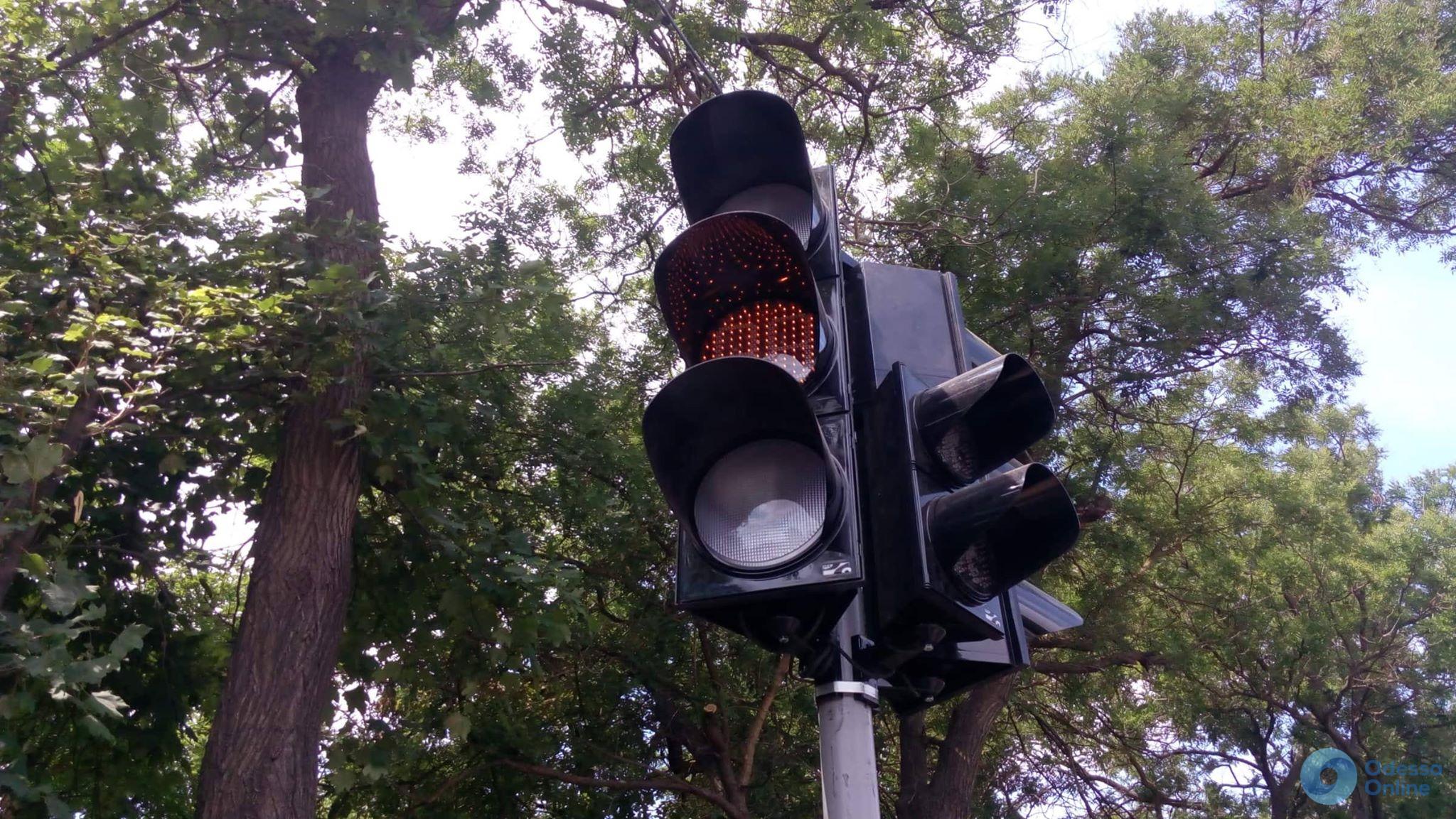 На месте смертельного ДТП в районе Тираспольского шоссе установлен светофор