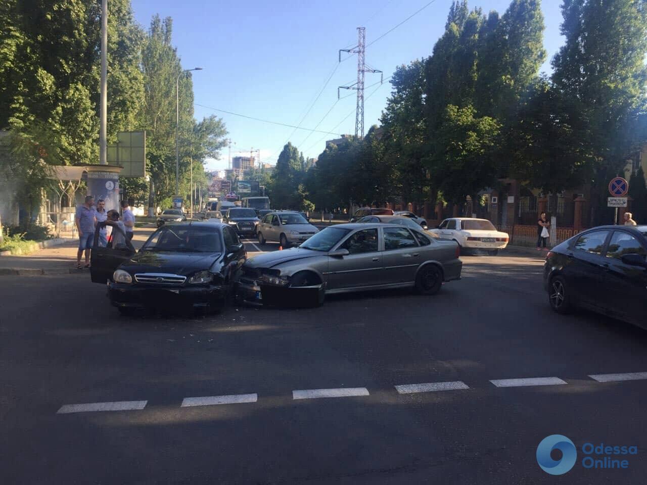 В ДТП на Краснова в Одессе пострадала женщина