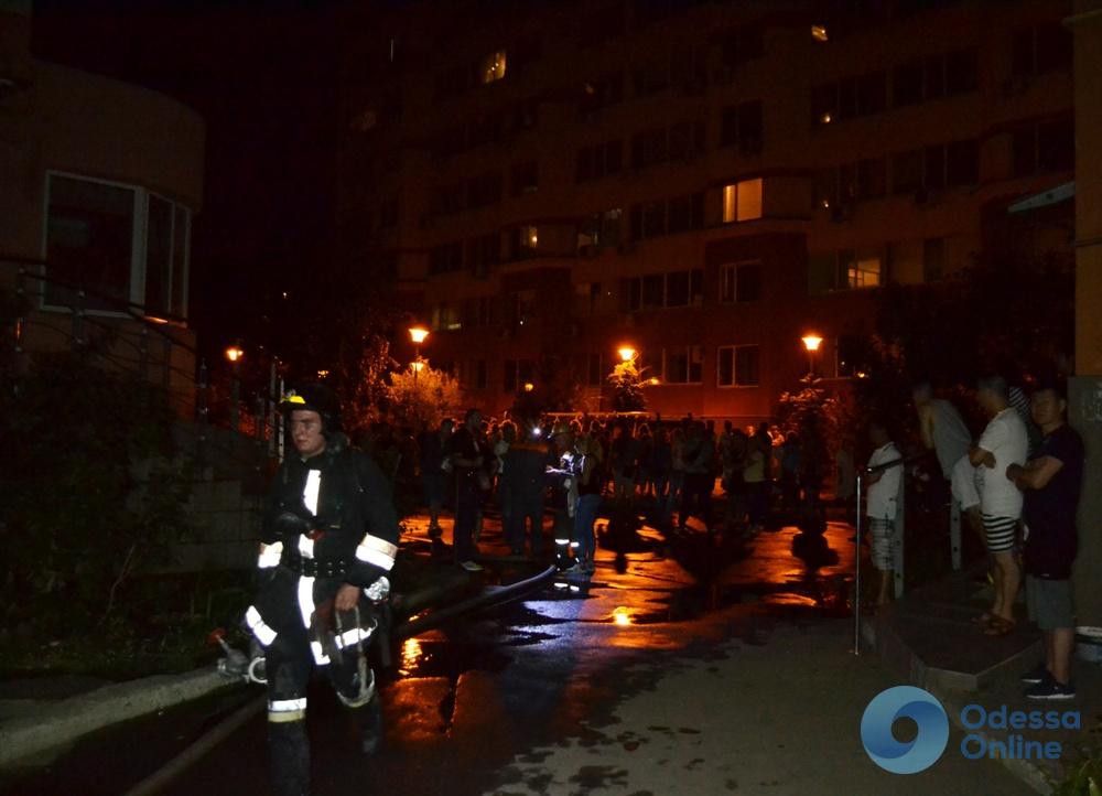 В Одессе тушили пожар в 10-этажном доме