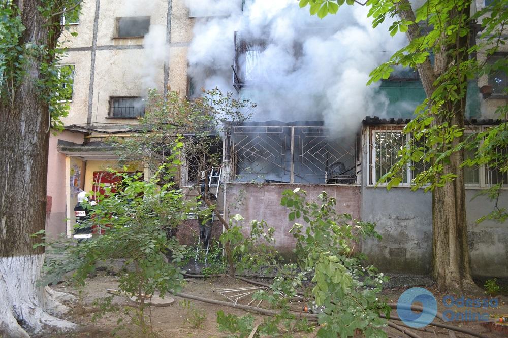 Одесса: из горящего дома на Генерала Бочарова эвакуировали свыше двух десятков человек
