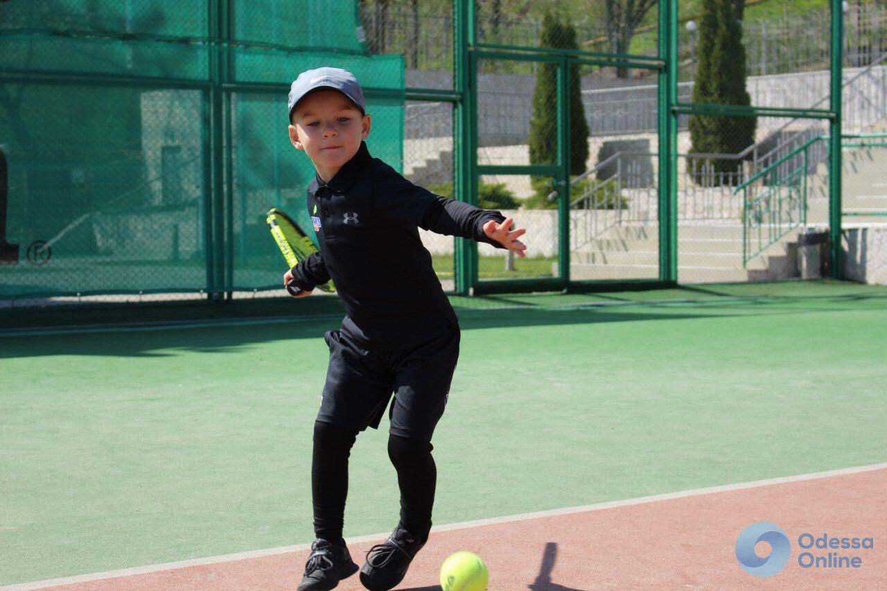 Уникальный одесский четырехлетний теннисист приглашен на семинедельные сборы в Майями