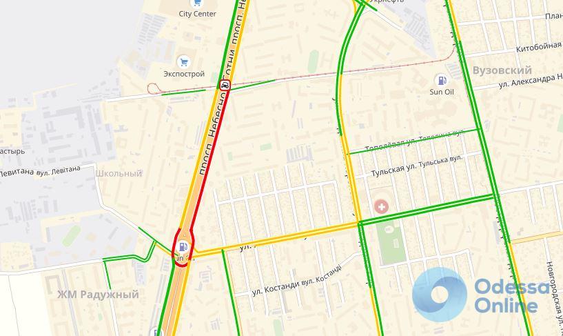 Ситуация на дорогах Одессы:  из-за ДТП на проспекте Небесной сотни – большая пробка