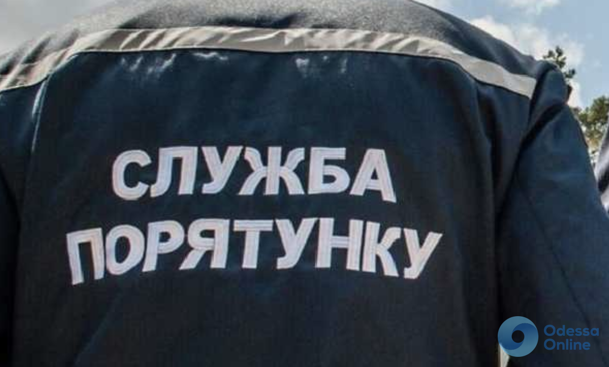 ДТП в Одесской области: доставать машину пришлось спасателям