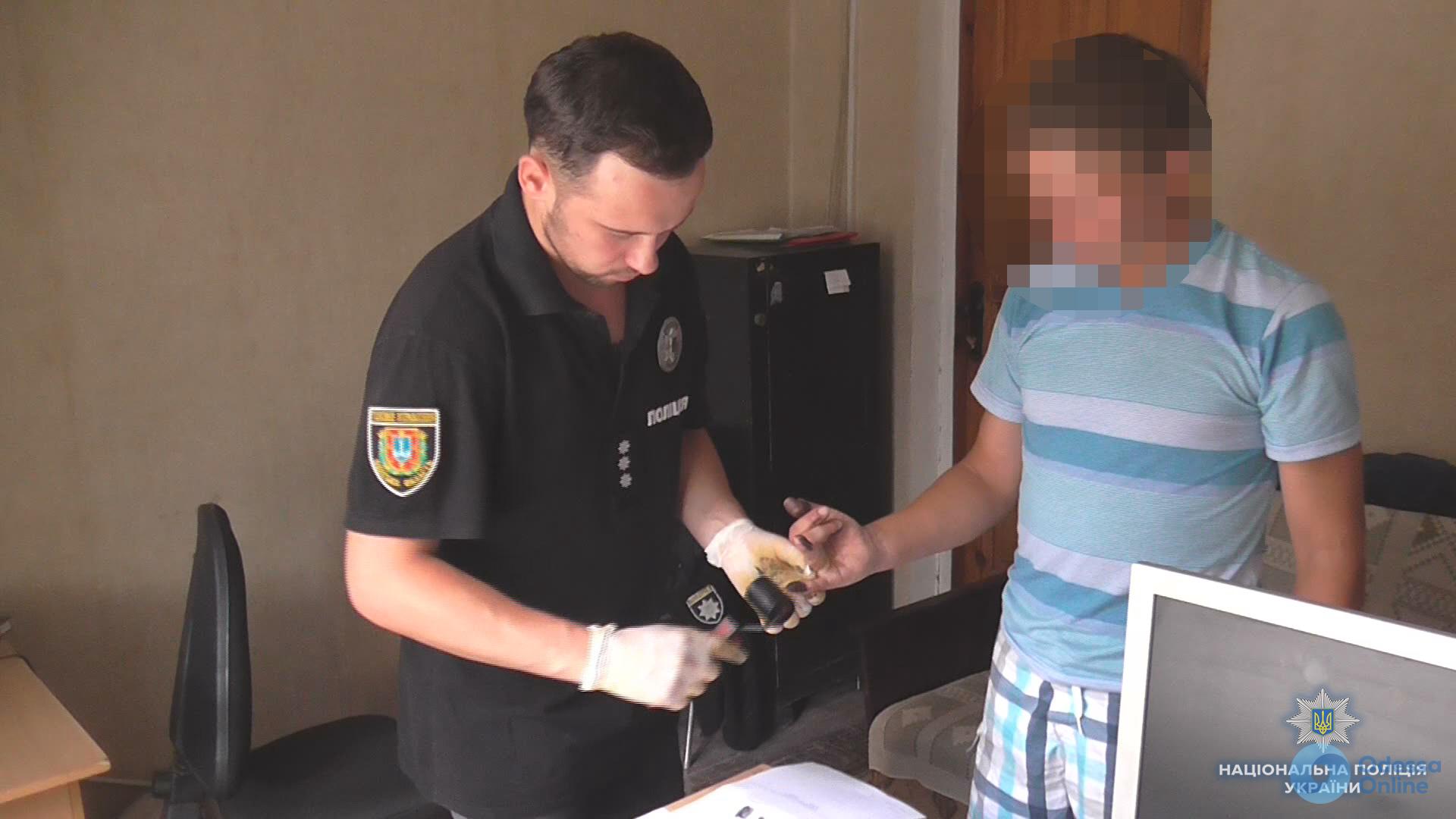 В Одессе рецидивист ограбил инвалида
