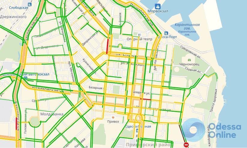 Дорожная обстановка в Одессе: тянучки в центре и пробки на Таирова
