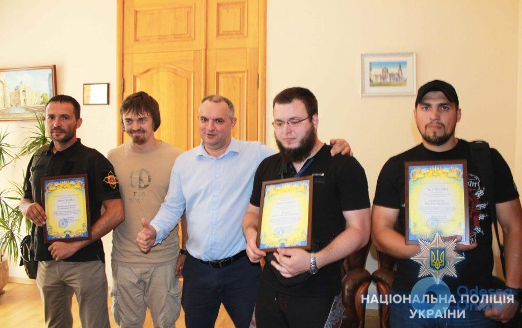 Дмитрий Головин наградил активистов, которые задержали стрелка по скейтбордистам