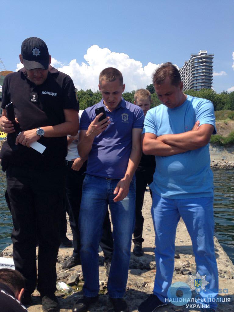 На теле была сумка с камнями: в Одессе возле скалодрома под водой нашли труп