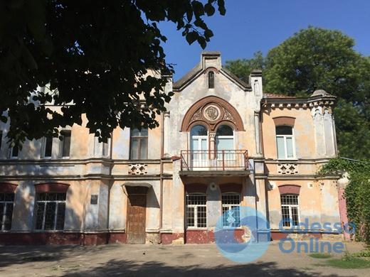 В центре Одессы реставрируют здание девичьего училища XIX века