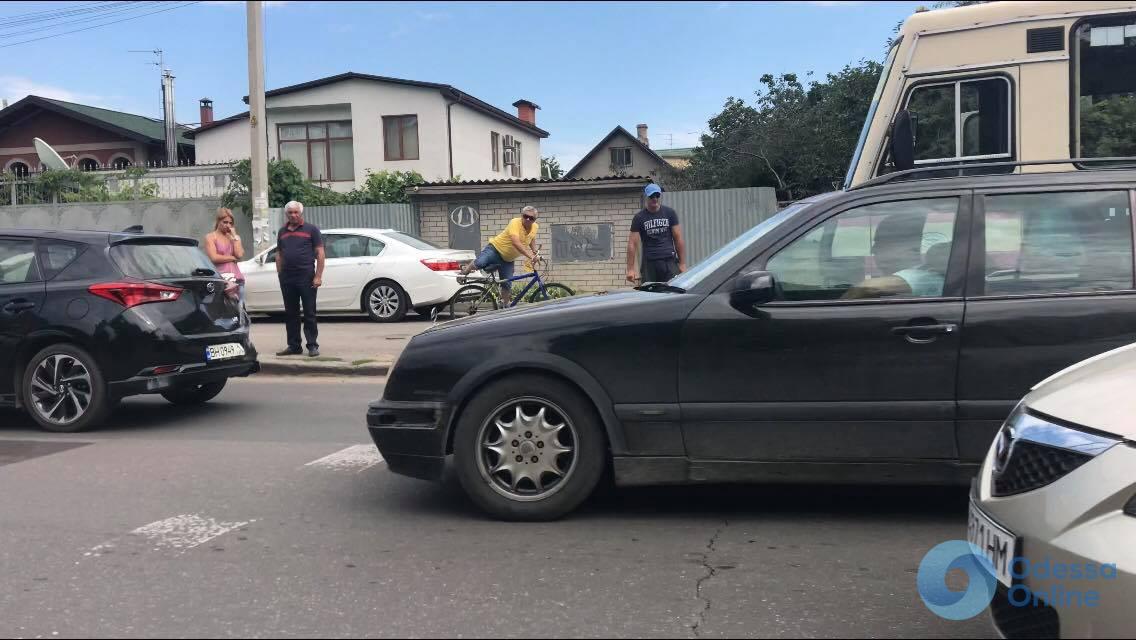 В Одессе маршрутка врезалась в легковушку