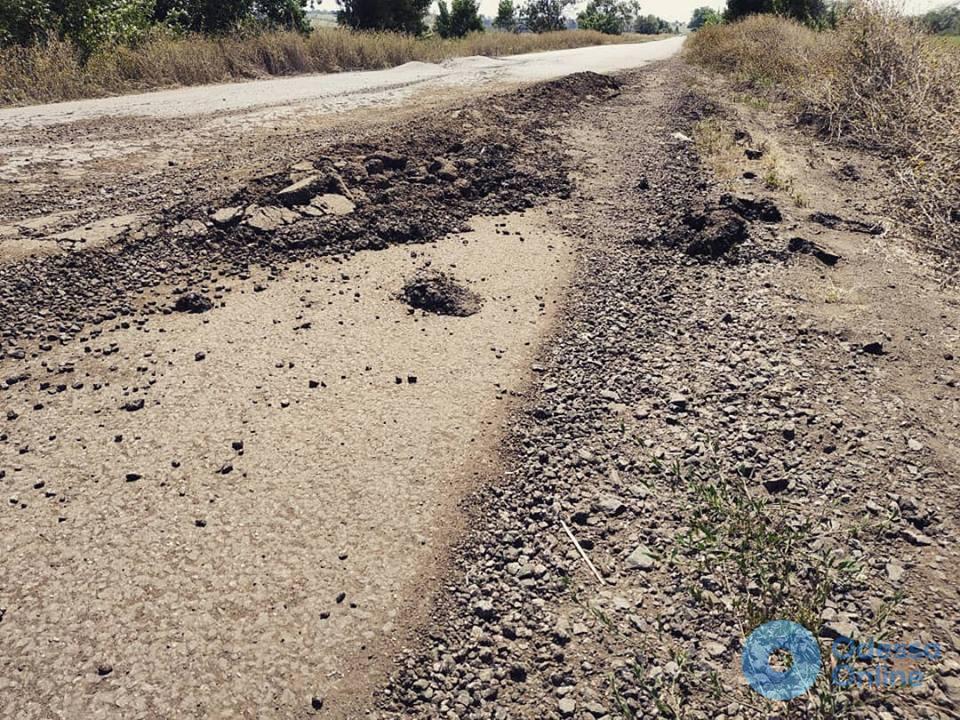 Дорога в Тарутинском районе рассыпается через год после ремонта