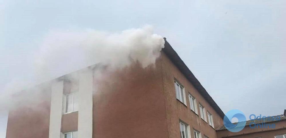 Одесская область: в Лесках из-за удара молнии вспыхнула школа