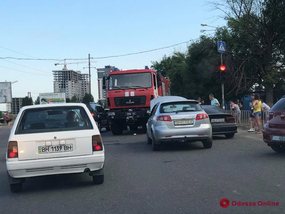 Одесса: ДТП возле оптового рынка вызвало большую пробку (обновлено)