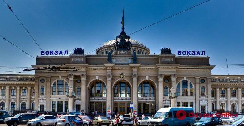 В Одессе на вокзале ножом ранили мужчину