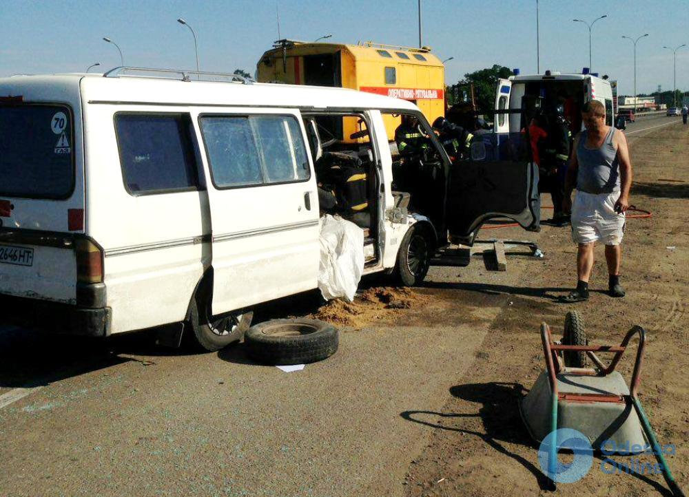 ДТП на Объездной дороге: водитель микроавтобуса сломал обе ноги