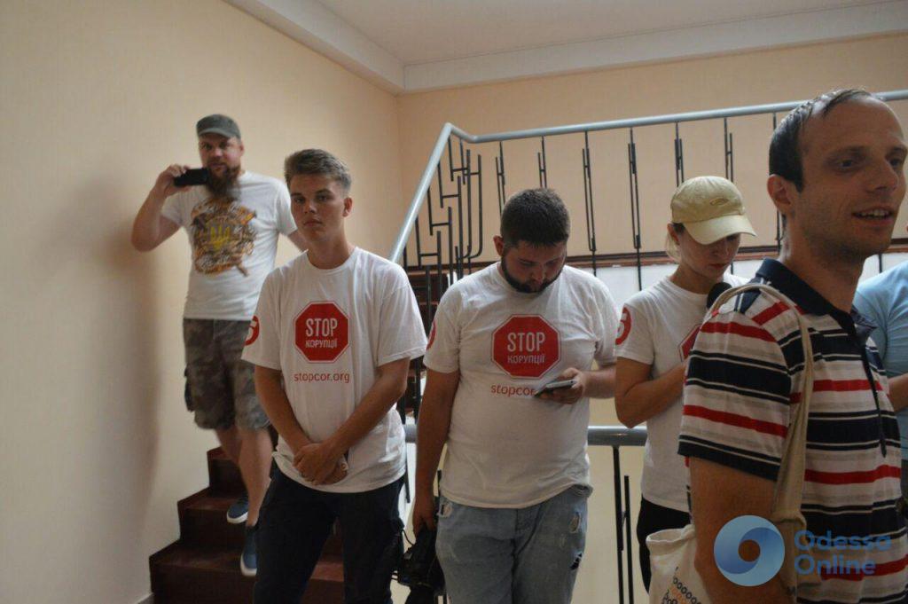 При поддержке активистов: и. о. ректора Одесского медуниверситета удалось попасть на рабочее место