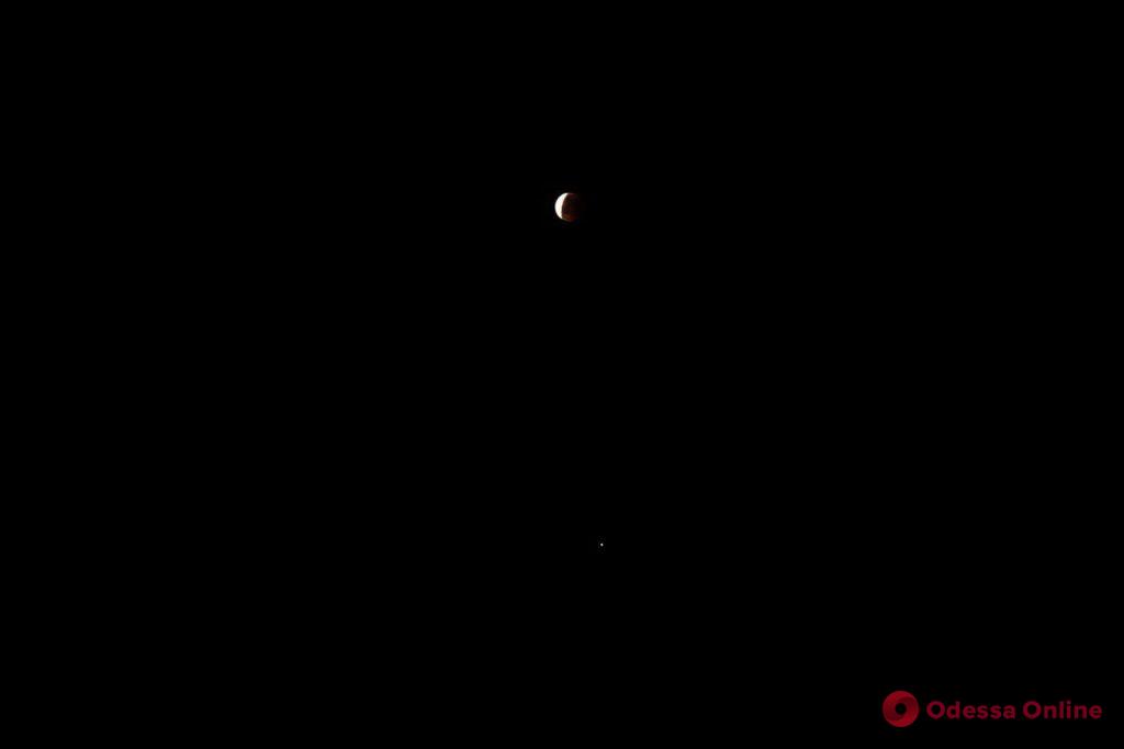 Одесситы наблюдали «кровавую Луну» (фото)