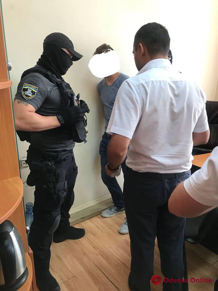 В Одессе задержали адвоката, который хотел дать взятку полицейскому