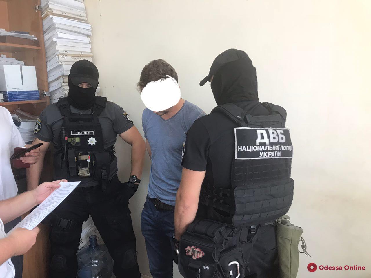 В Одессе задержали адвоката, который хотел дать взятку полицейскому
