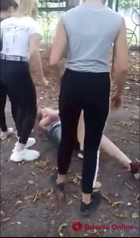 В Одессе компания девочек жестоко избила свою сверстницу (обновлено)