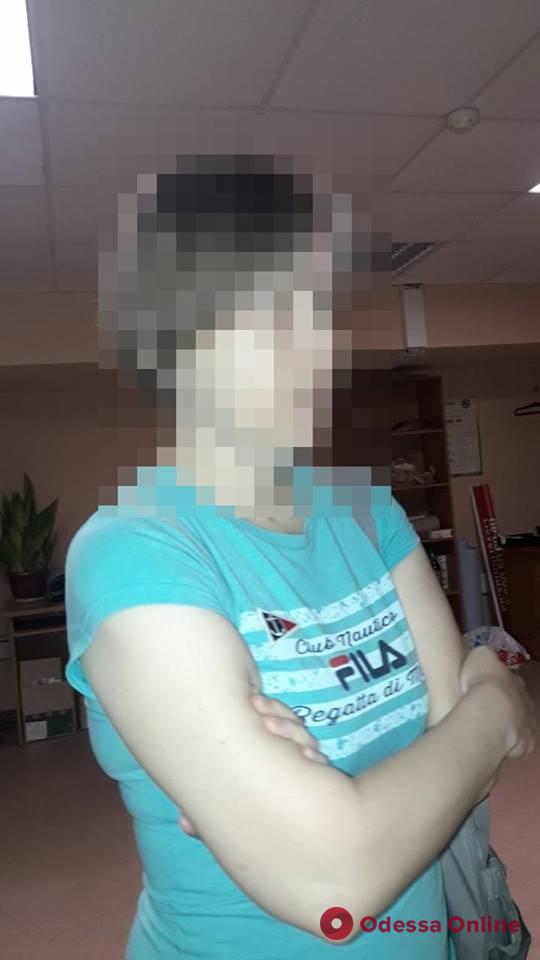 Сыр, перец и орешки: в Одессе женщина украла из магазина продукты