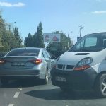 На Инглези столкнулись микроавтобус и легковушка