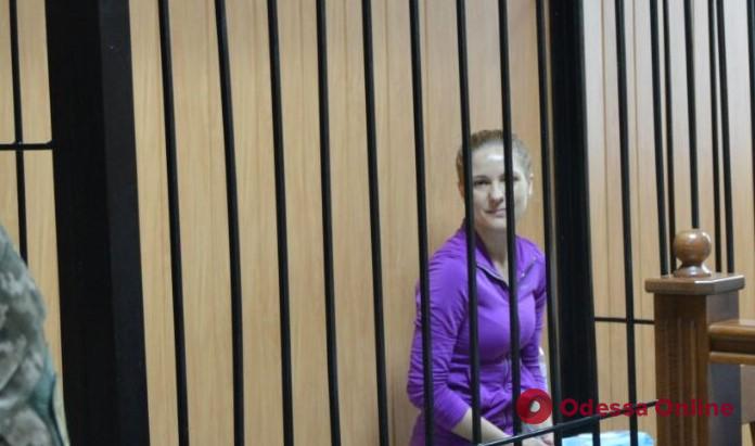 Одесса: суд назначил следователю-взяточнице залог в 450 тысяч гривен