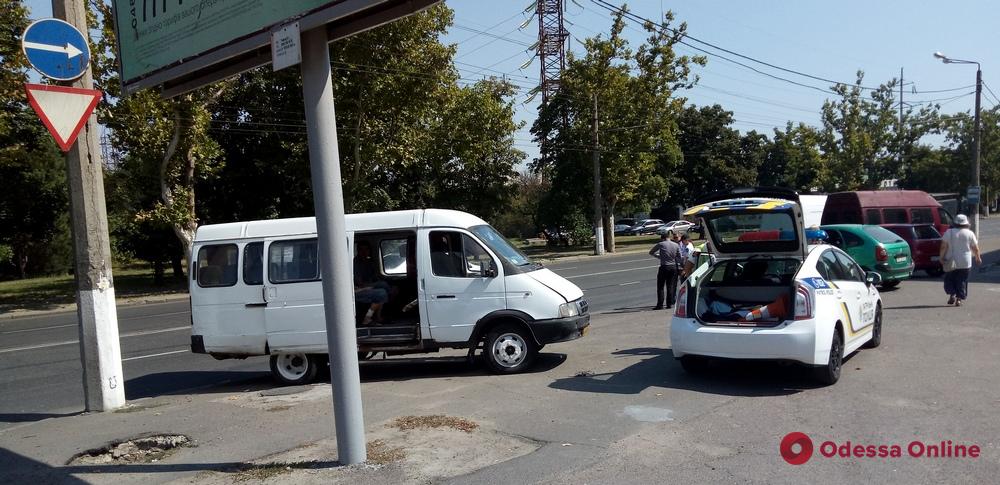 На Мельницкой произошло тройное ДТП: пострадала девушка
