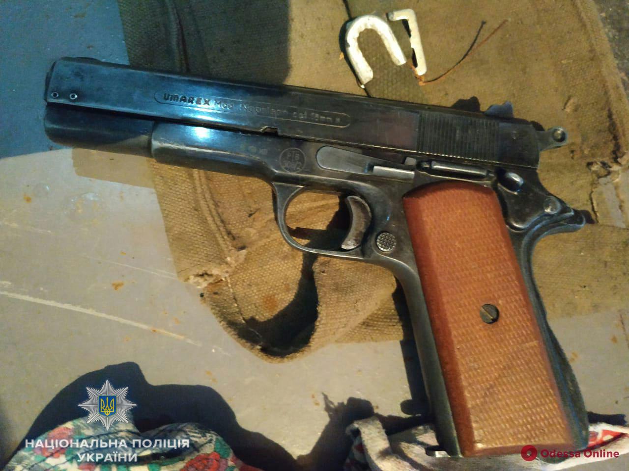 У жителя Одесской области нашли гранаты и пистолет