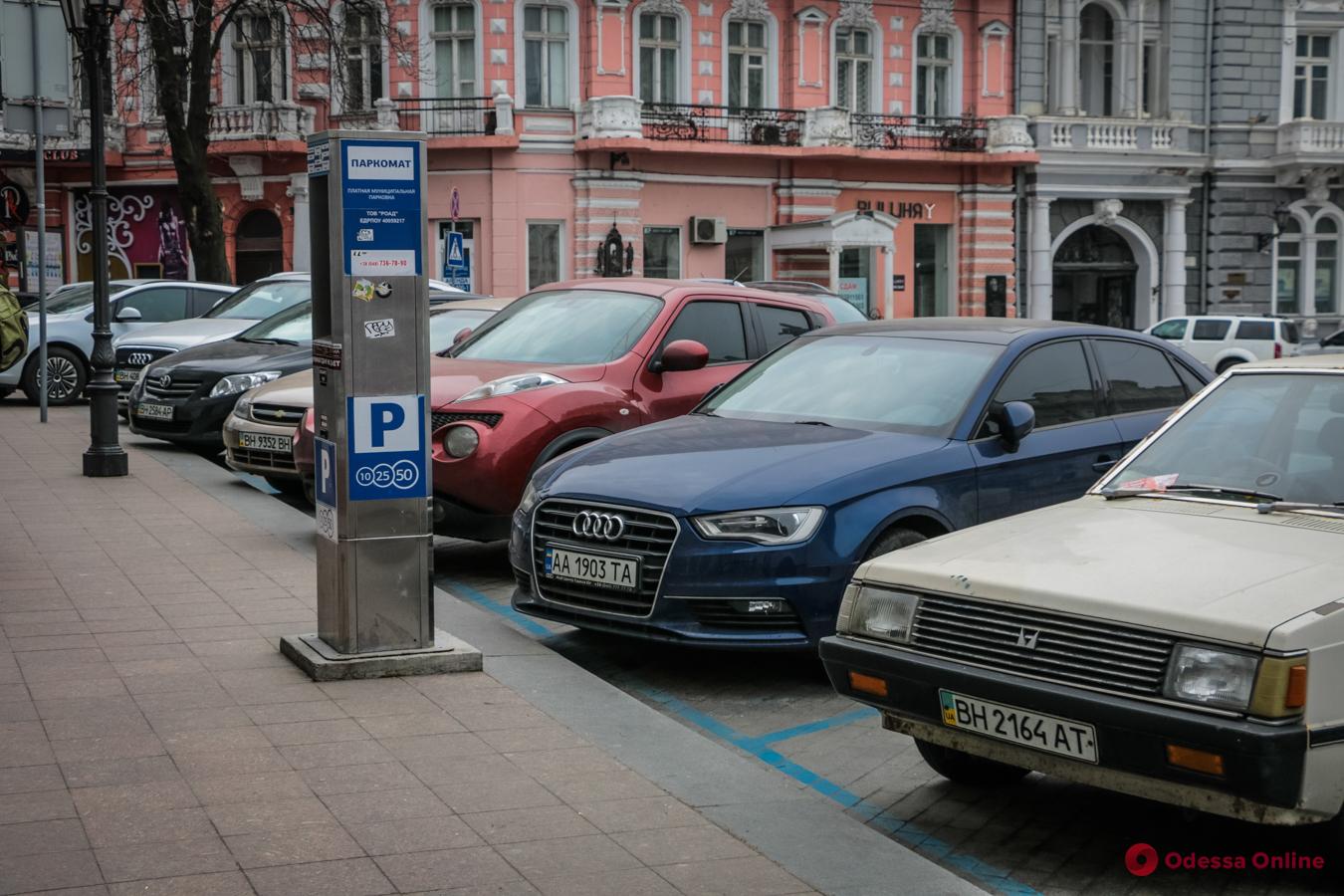 На Екатерининской площади заработала первая муниципальная парковка