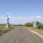 Одесская область: монументы рабочего и колхозницы покрасили в цвета национального флага (фотофакт)